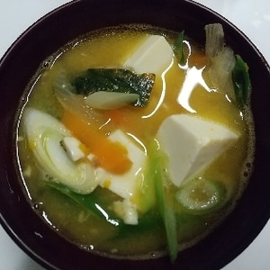 野菜ごろごろ具沢山味噌汁(カボチャ・ごぼうなど)